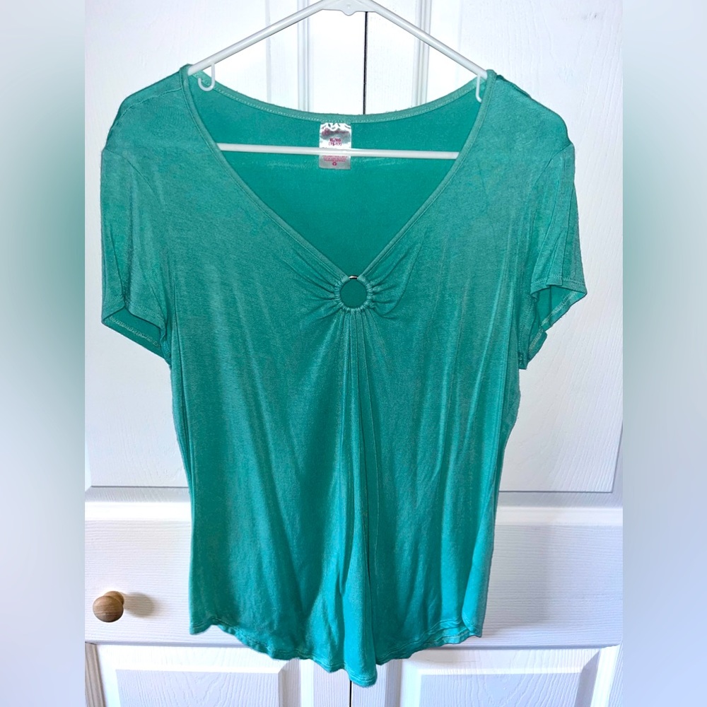 No Boundaries mint green color shirt XL(15/17) in great used condition.
